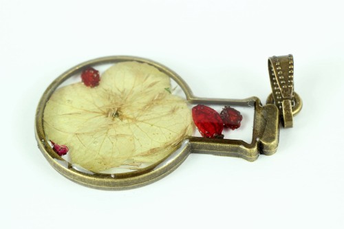 Wisior z żywicy epoksydowej