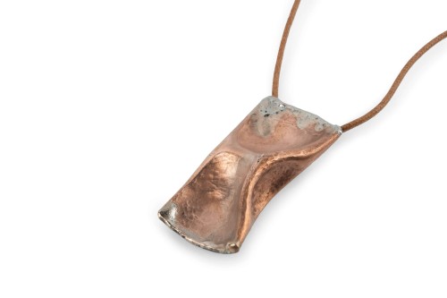 Miedziany, gięty wisior