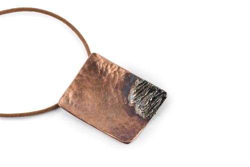 Miedziany wisior o niecodziennym charkaterze